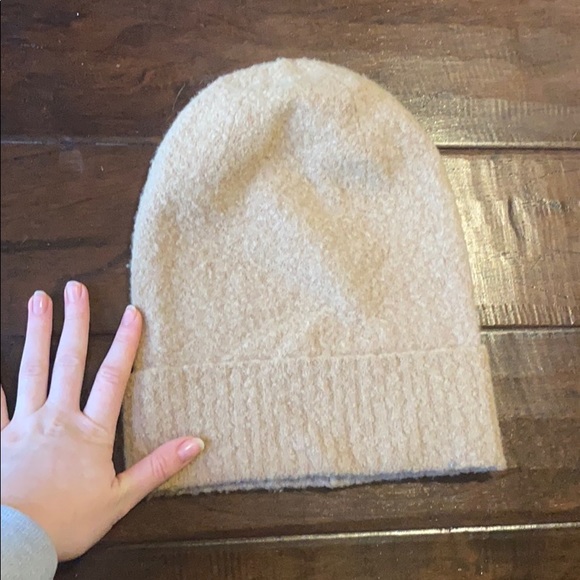 Aritzia toque - Picture 1 of 3
